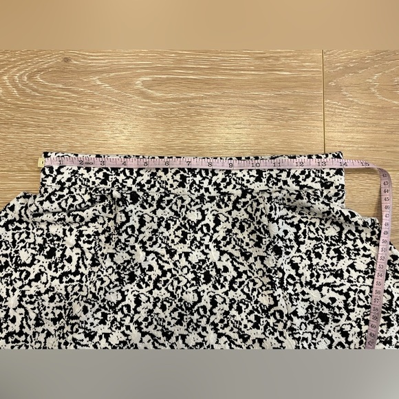 Paraphrase Black & White Patterned Skirt - Medium - Picture 7 of 9